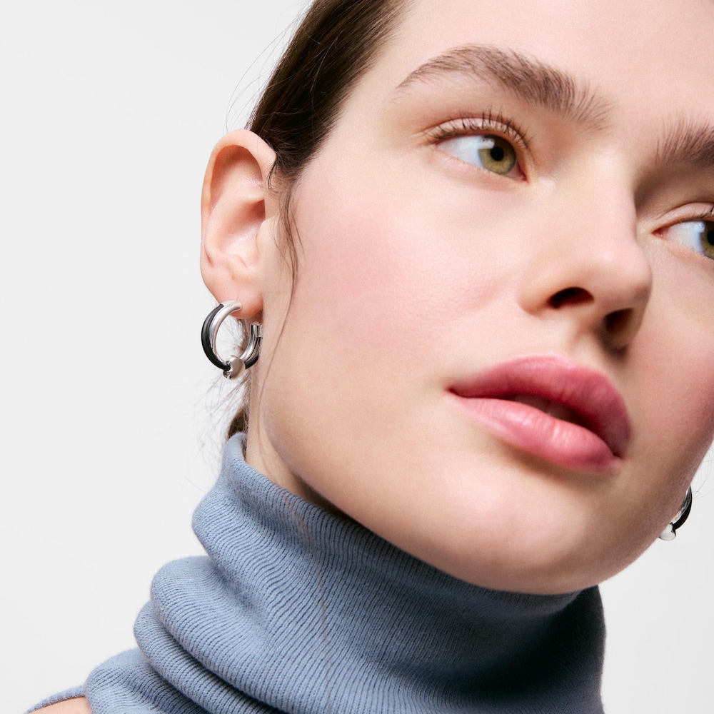 Pendientes de aro coraz&oacute;n de plata y caucho 24 mm Bold Motif