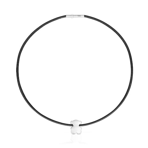 Necklace with bear motif in sterling silver and black rubber TOUS Bold Motif Necklace length: 45&nbsp;cm. Motif size: 18&nbsp;mm. Double clip closure. 