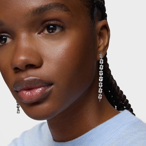 Aretes largos de acero con motivos oso Carrusel