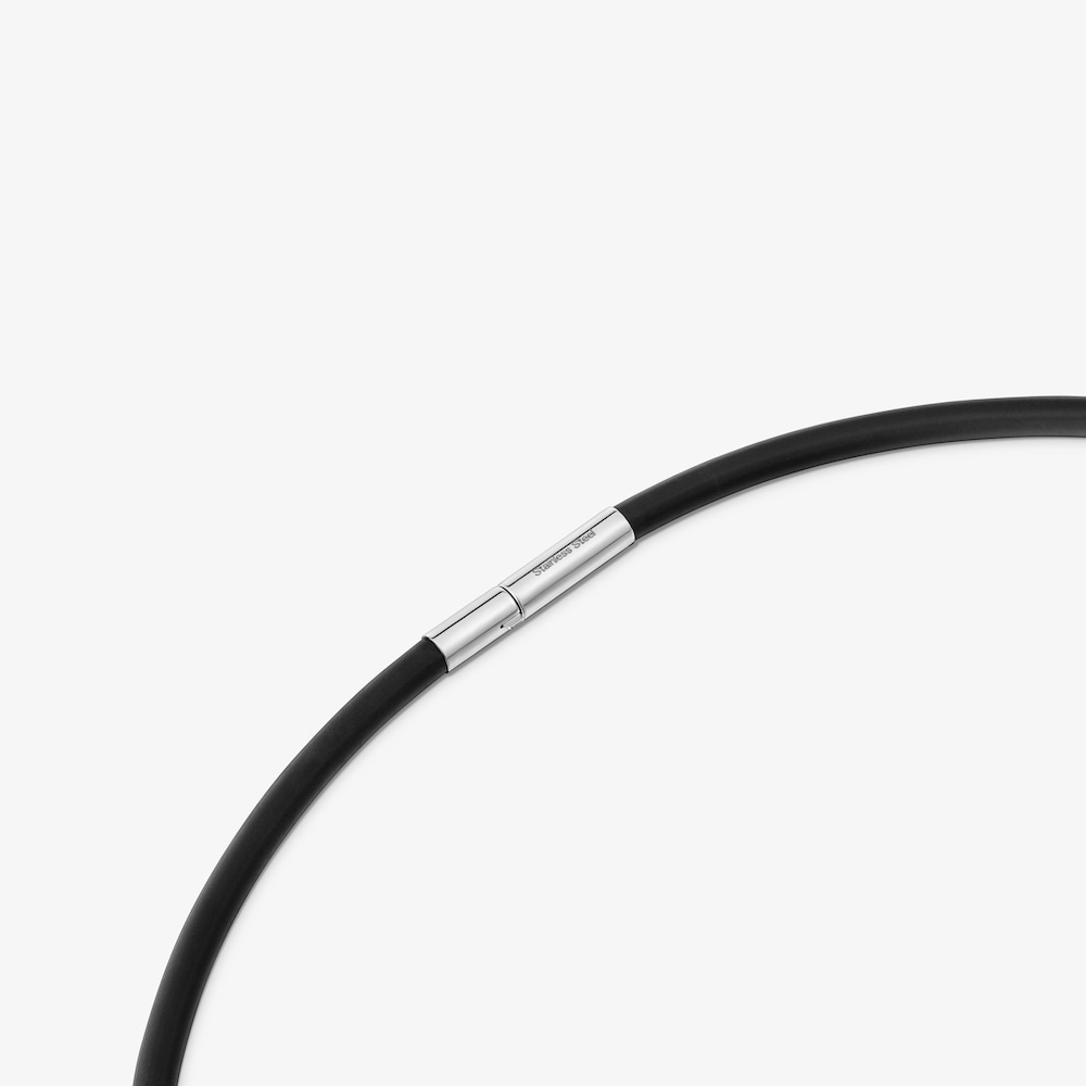 Colar cora&ccedil;&atilde;o em prata e borracha 24 mm Bold Motif