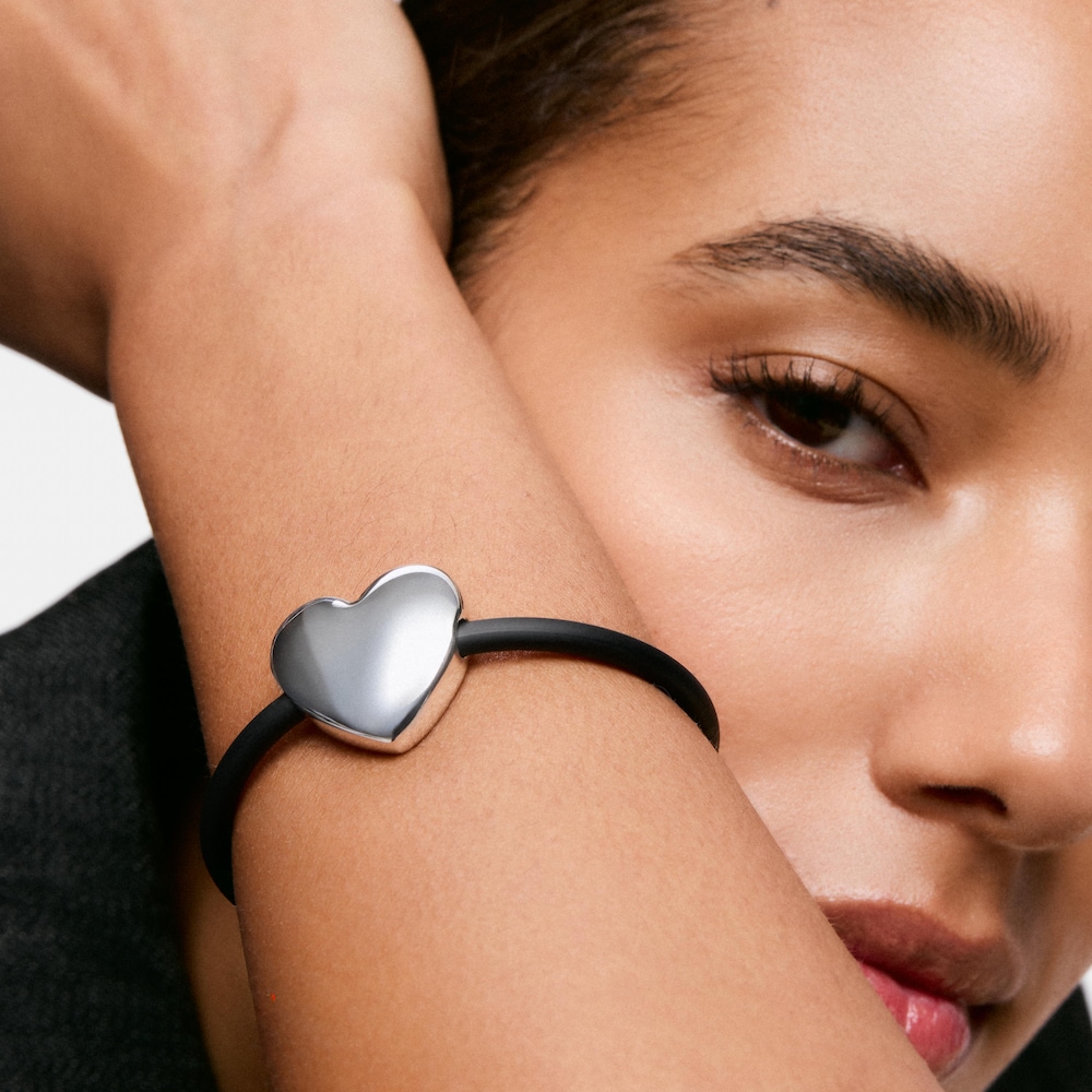 Pulsera coraz&oacute;n de plata y caucho 24 mm Bold Motif