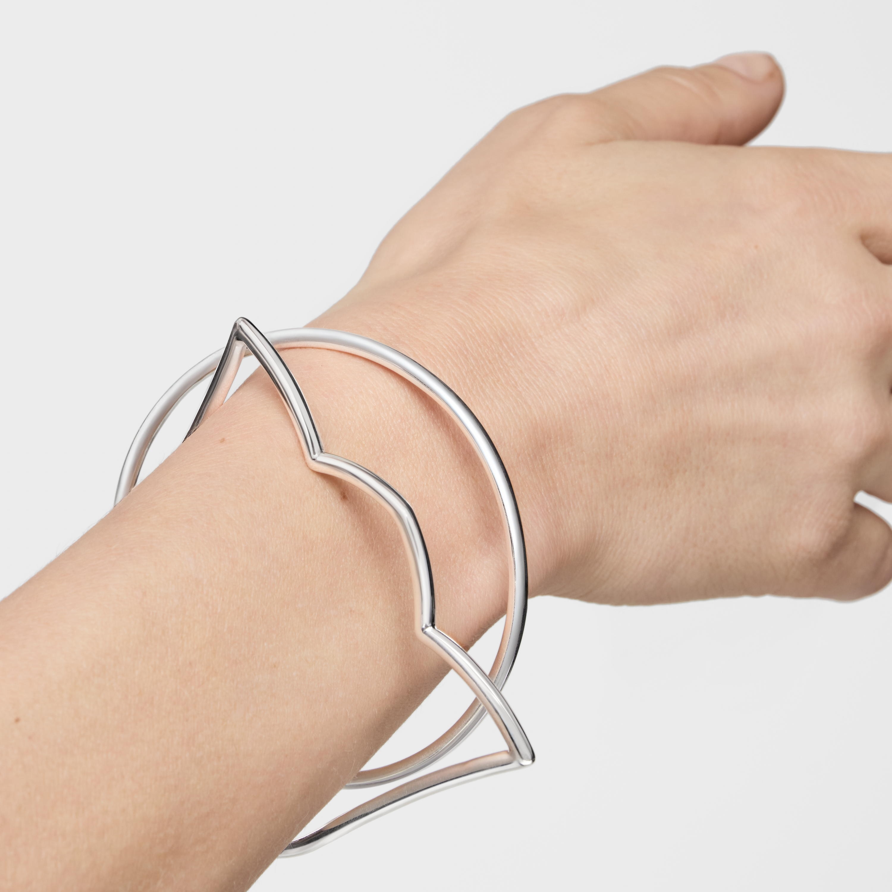 シルバーのチューリップバングル TOUS Straight | TOUS