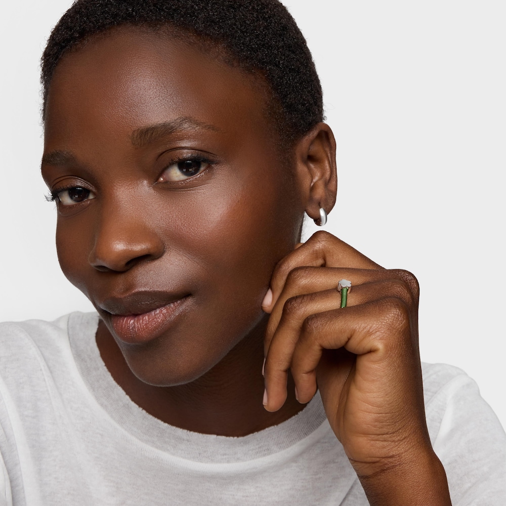 Pierścionek ze srebra i stali w kolorze zielonym z motywem kwiatu TOUS Mesh Tube