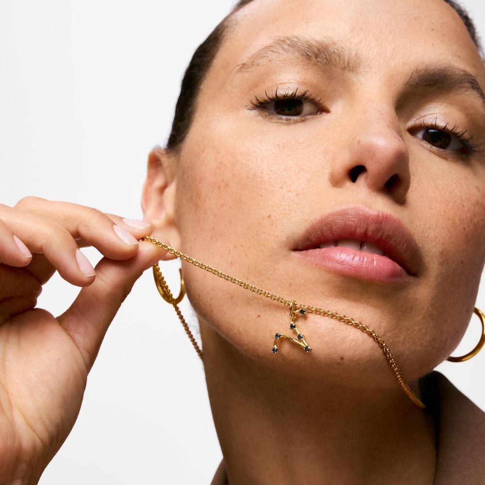 Př&iacute;věsek Beran ze stř&iacute;bra pozlacen&eacute;ho 18kar&aacute;tov&yacute;m zlatem se saf&iacute;rem TOUS Zodiaco