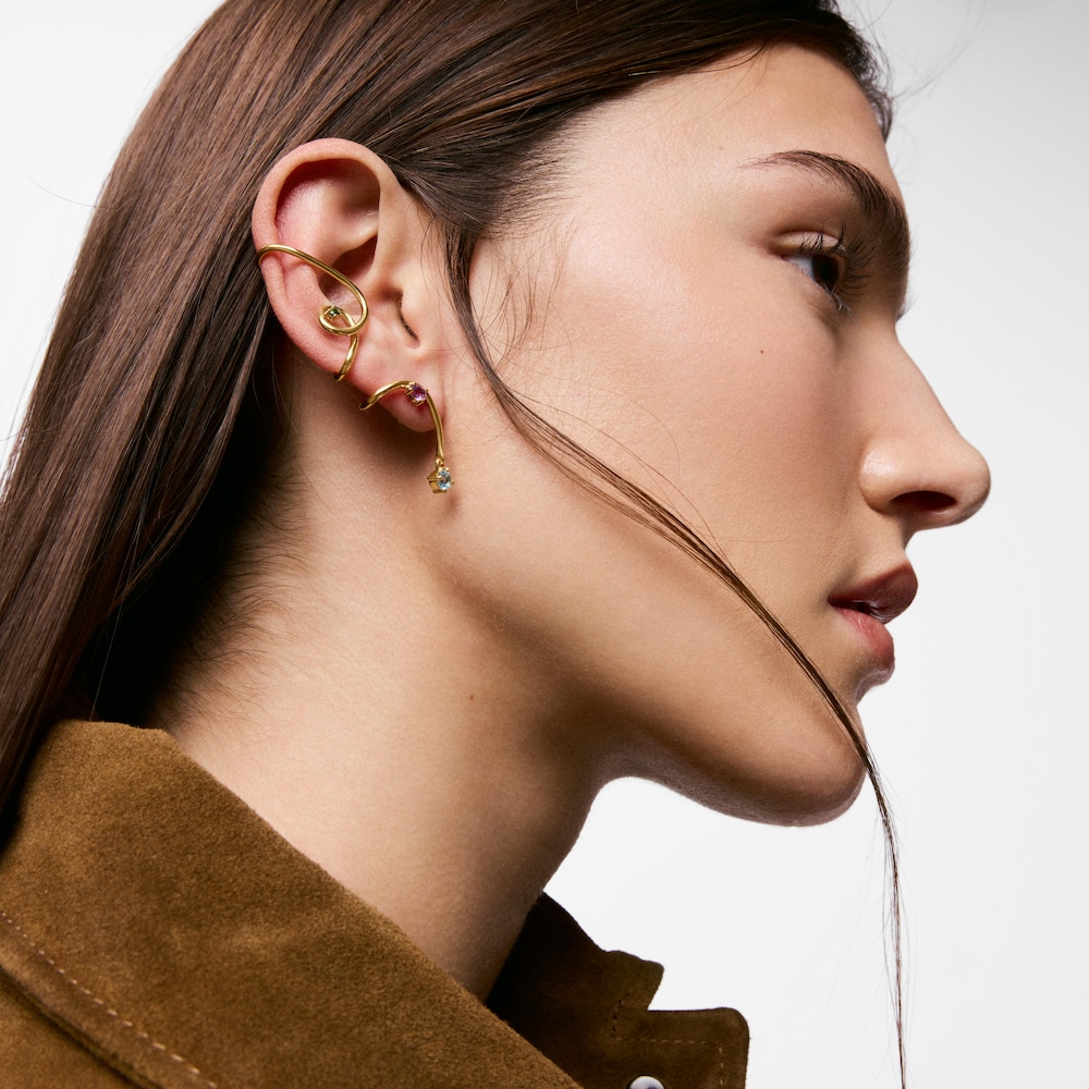Earcuff espiral con ba&ntilde;o de oro 18&nbsp;kt sobre plata y gemas Lio 