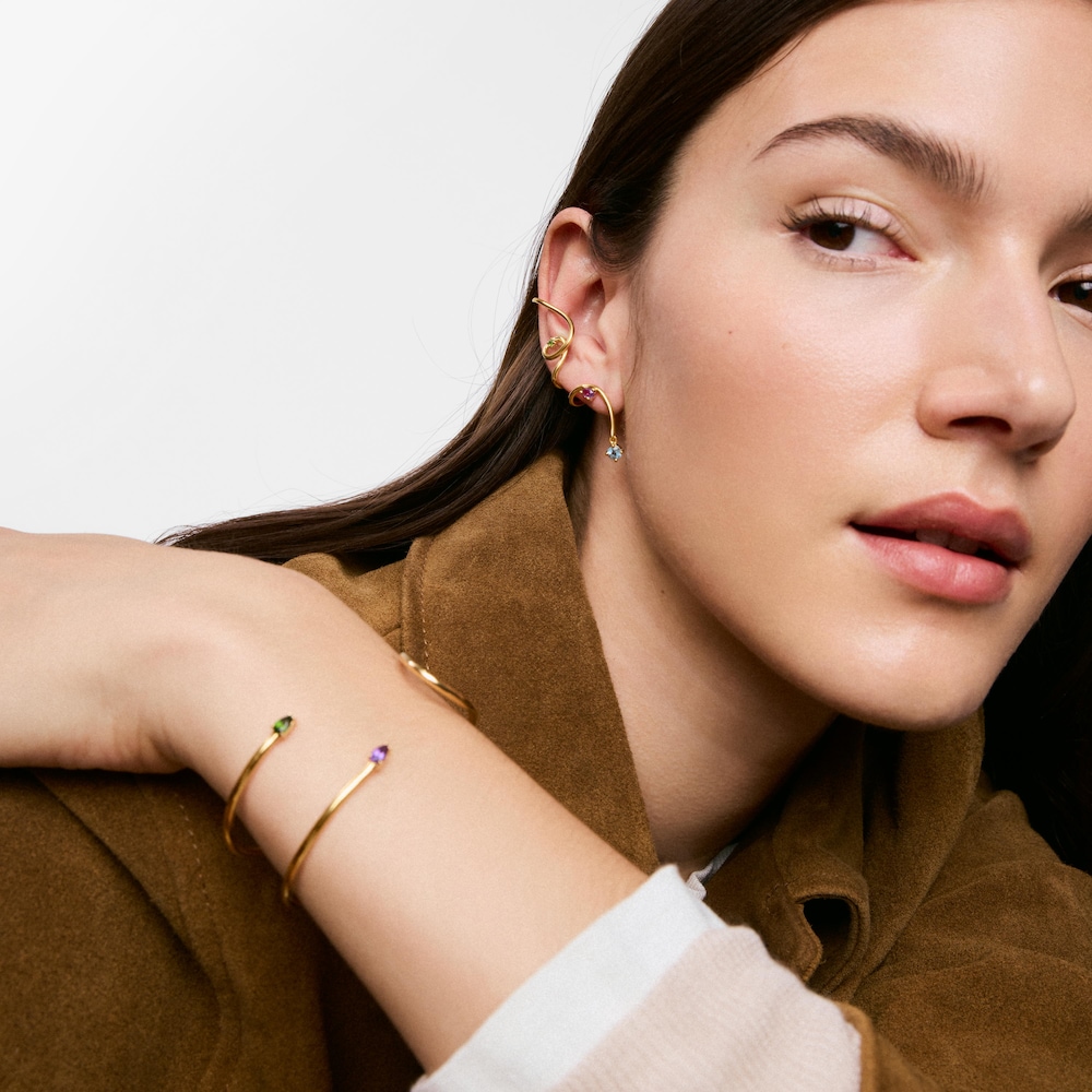 Earcuff espiral con ba&ntilde;o de oro 18&nbsp;kt sobre plata y gemas Lio 