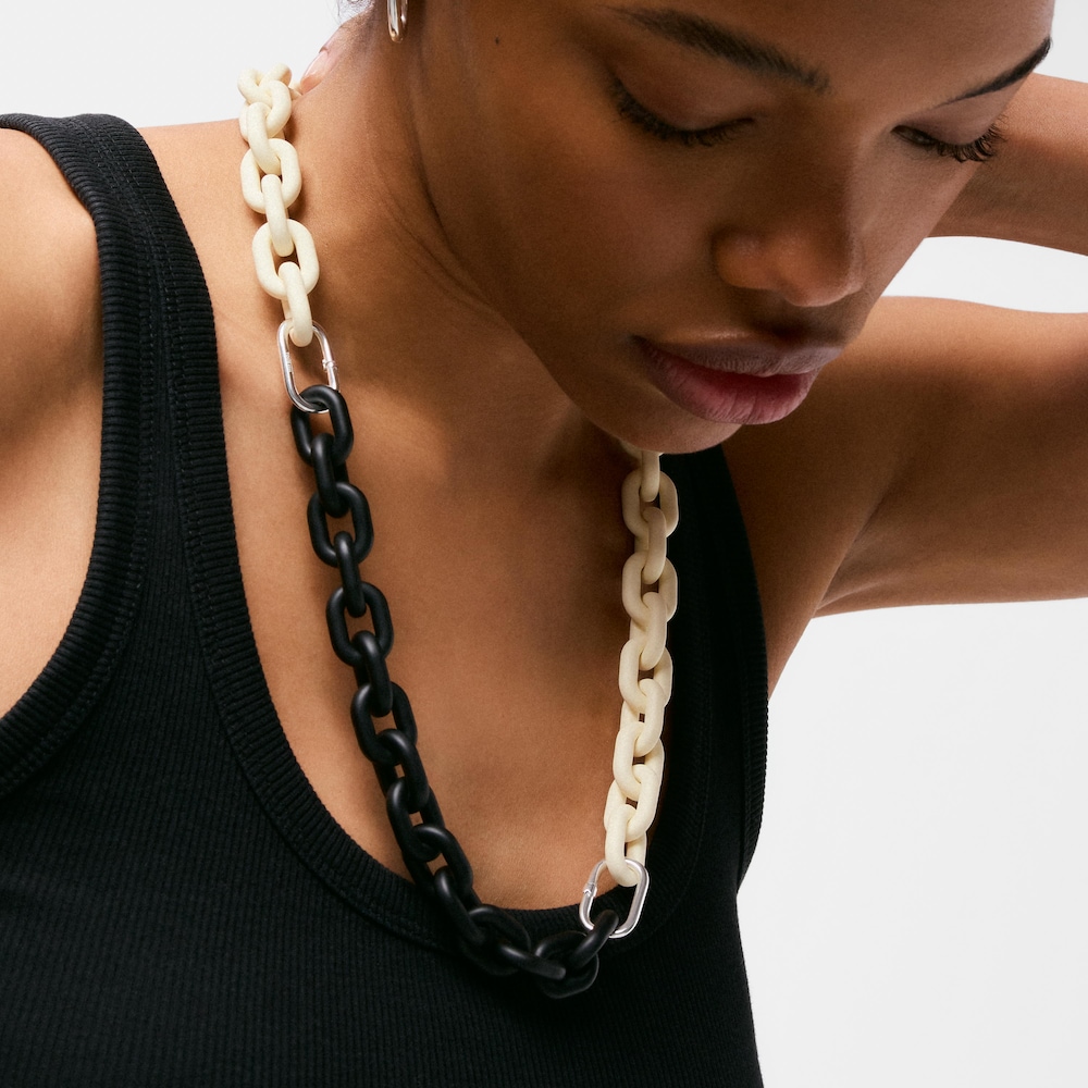 Collaret cadena d'acetat en color beix i anella de plata Hold Oval