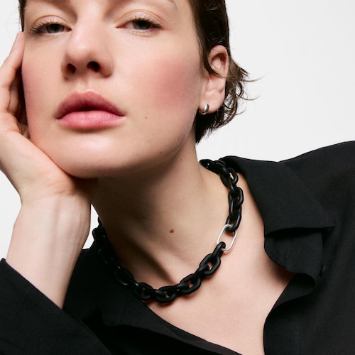 Collaret cadena d'acetat en color negre i anella de plata Hold Oval