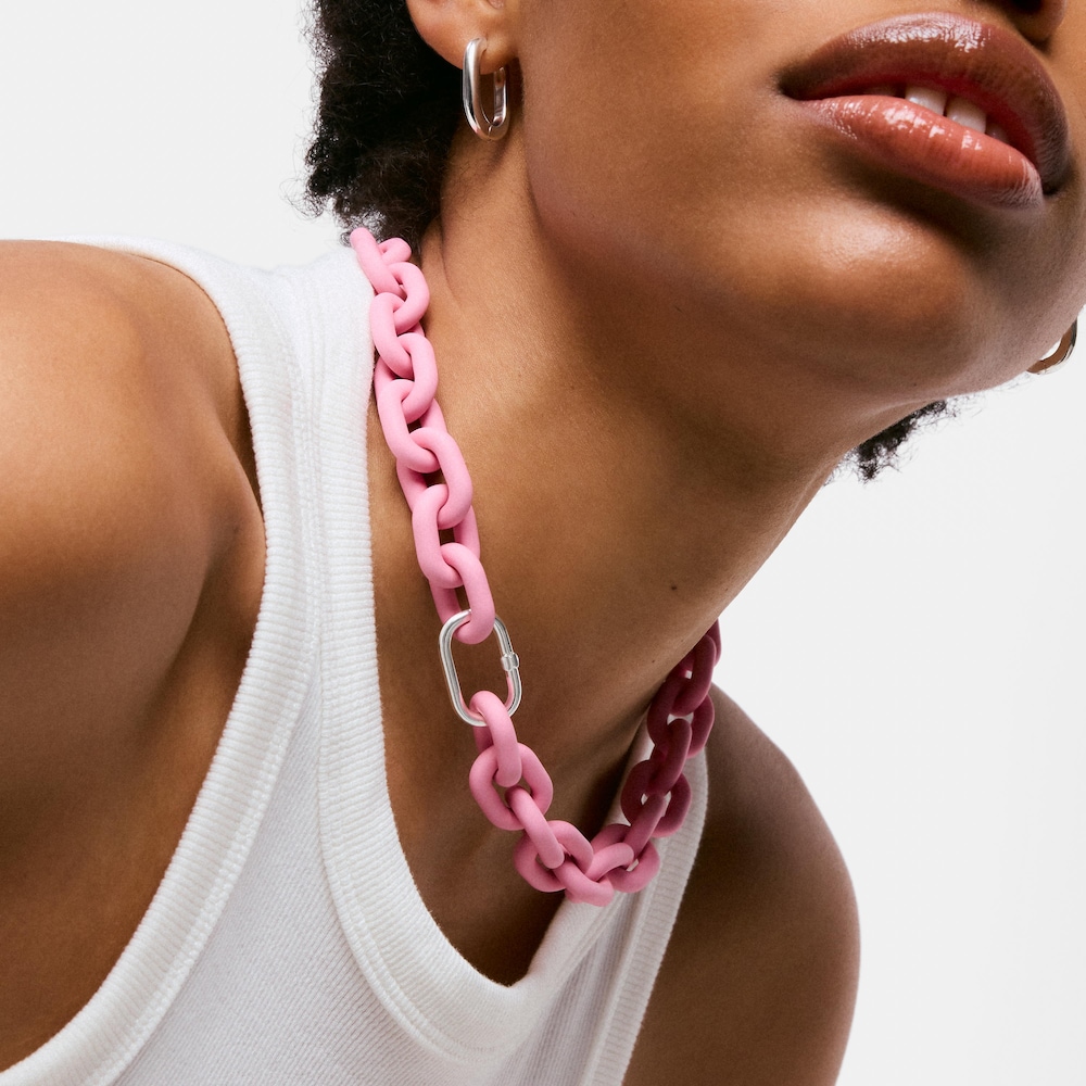 Collier cha&icirc;ne en ac&eacute;tate de couleur rose et anneau en argent TOUS Hold Oval