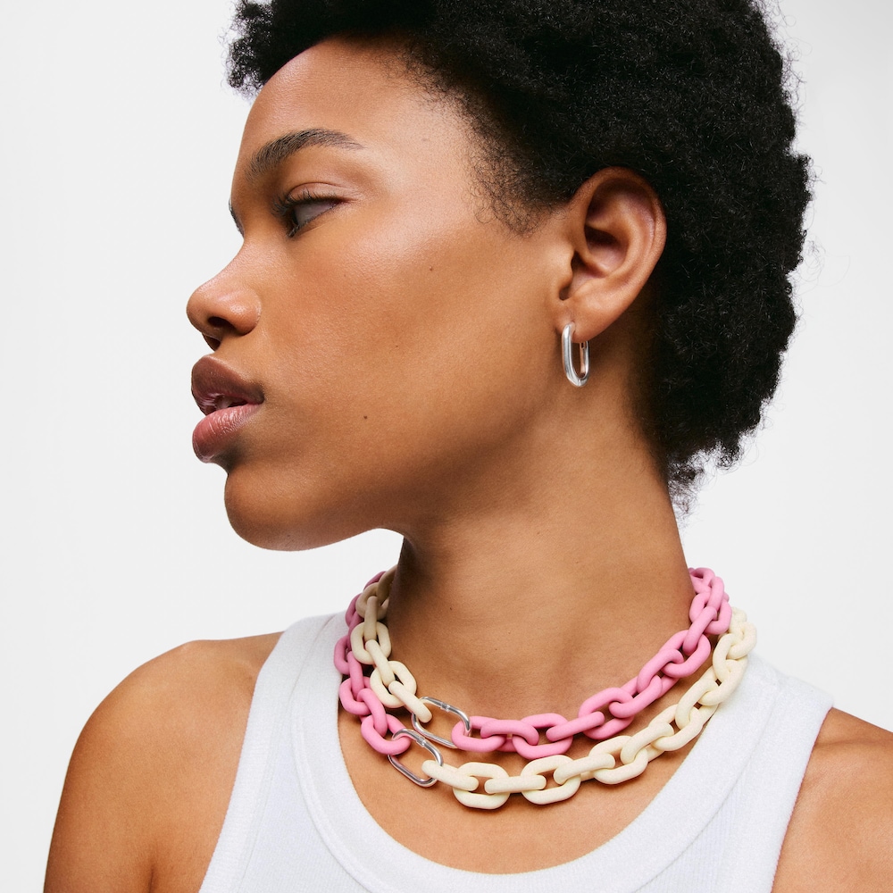 Collier cha&icirc;ne en ac&eacute;tate de couleur rose et anneau en argent TOUS Hold Oval