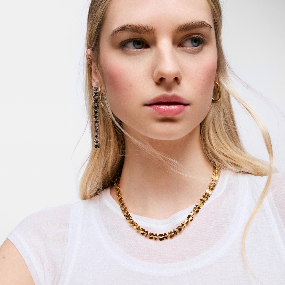 Kr&aacute;tk&yacute; ocelov&yacute; N&aacute;hrdeln&iacute;k v&nbsp;barvě zlata s&nbsp;motivy medv&iacute;dka TOUS Carrusel