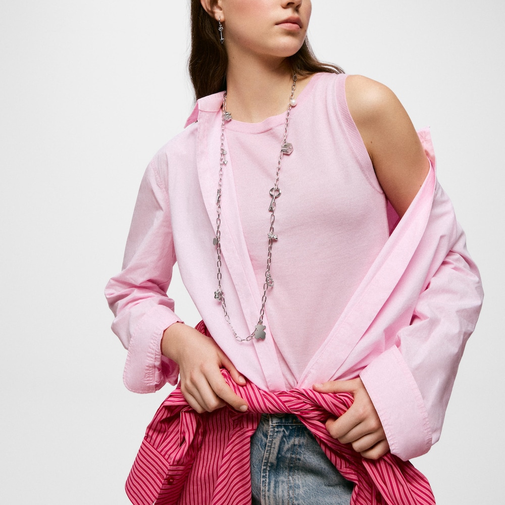 Dlh&yacute; N&aacute;hrdeln&iacute;k z&nbsp;ocele s&nbsp;kultivovanou perlou s&nbsp;visiacimi pr&iacute;veskami TOUS Charming