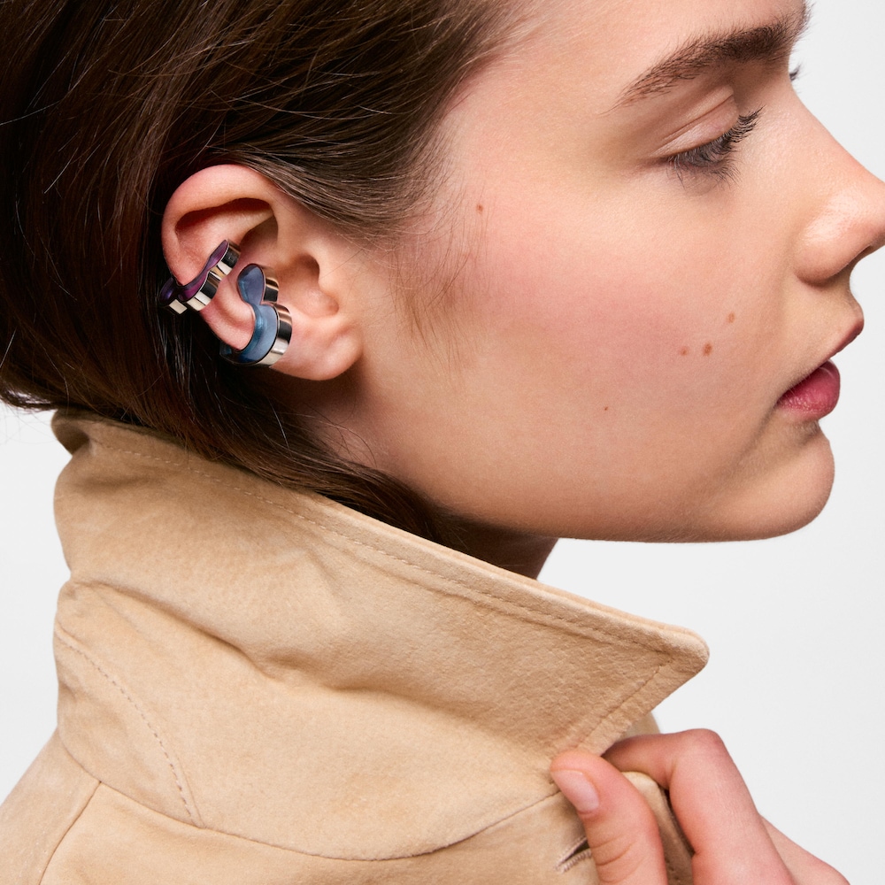 Earcuff coraz&oacute;n de acero y resina azul Galaxy