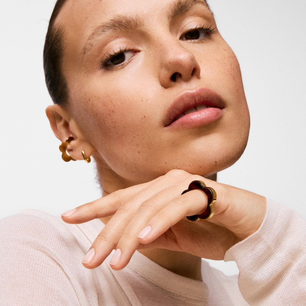 &Delta;&alpha;&chi;&tau;&upsilon;&lambda;ί&delta;&iota; &lambda;&omicron;&upsilon;&lambda;&omicron;ύ&delta;&iota; &alpha;&pi;ό &alpha;&tau;&sigma;ά&lambda;&iota; &sigma;&epsilon; &chi;&rho;&upsilon;&sigma;ό &chi;&rho;ώ&mu;&alpha; &kappa;&alpha;&iota; &rho;&eta;&tau;ί&nu;&eta; &tau;&alpha;&rho;&tau;&alpha;&rho;&omicron;ύ&gamma;&alpha; TOUS Galaxy