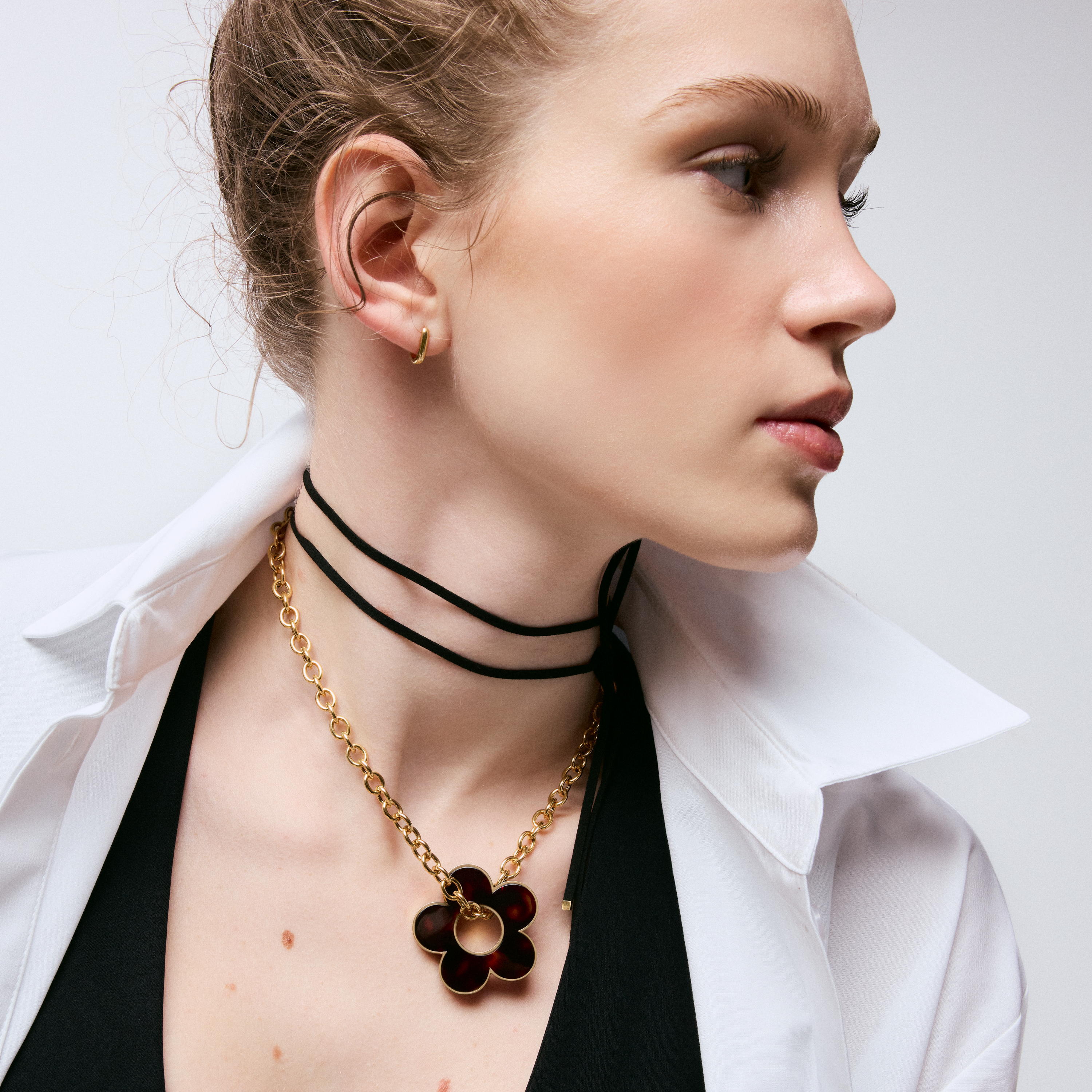 40 mm gold-colored steel, tortoiseshell resin and black cord