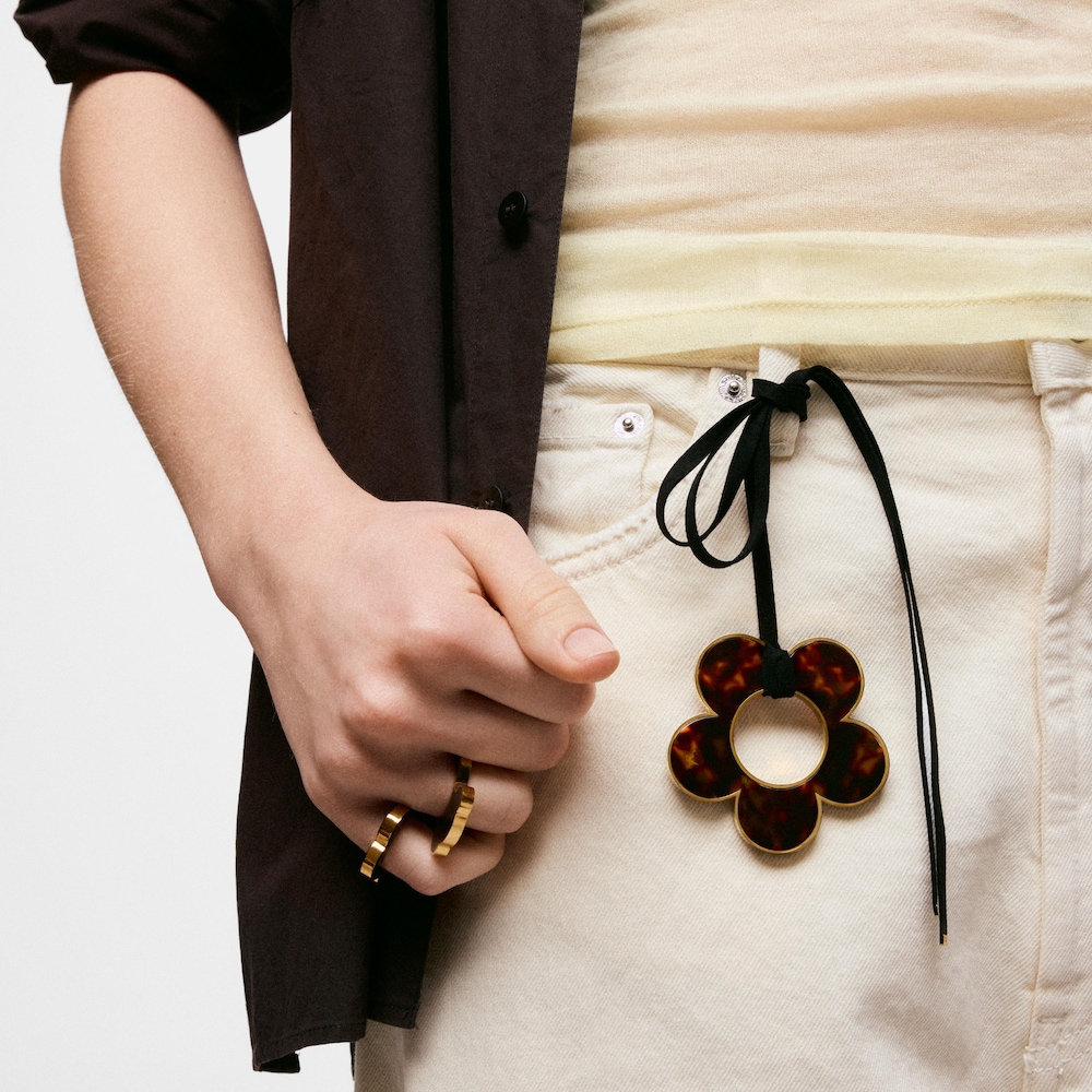 Halskette aus goldfarbenem Stahl, Schildpattoptik Harz und schwarzer Kordel mit Blumenmotiv 60&nbsp;mm TOUS Galaxy