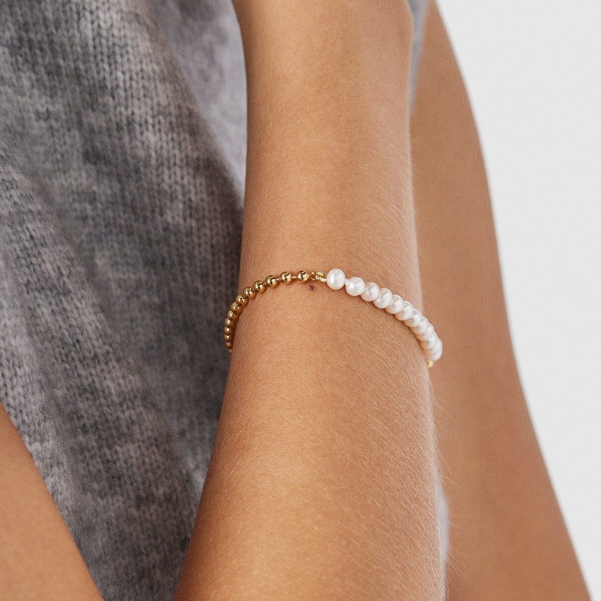 Pulsera con baño de oro 18 kt sobre plata y perlas Gloss