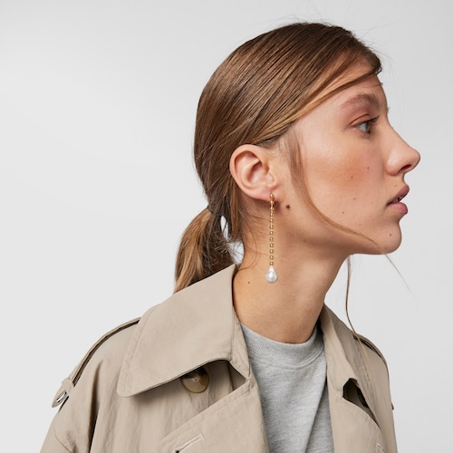 Pendientes largos con baño de oro 18 kt sobre plata y perla Gloss