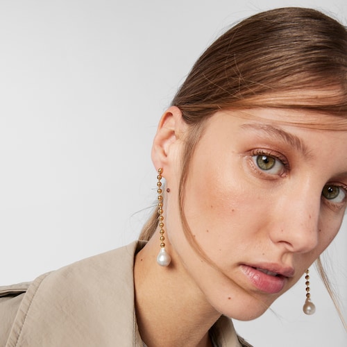 Pendientes largos con baño de oro 18 kt sobre plata y perla Gloss