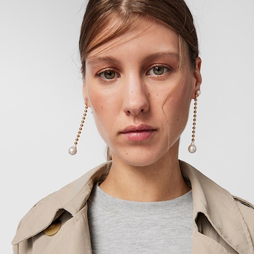 Pendientes largos con baño de oro 18 kt sobre plata y perla Gloss