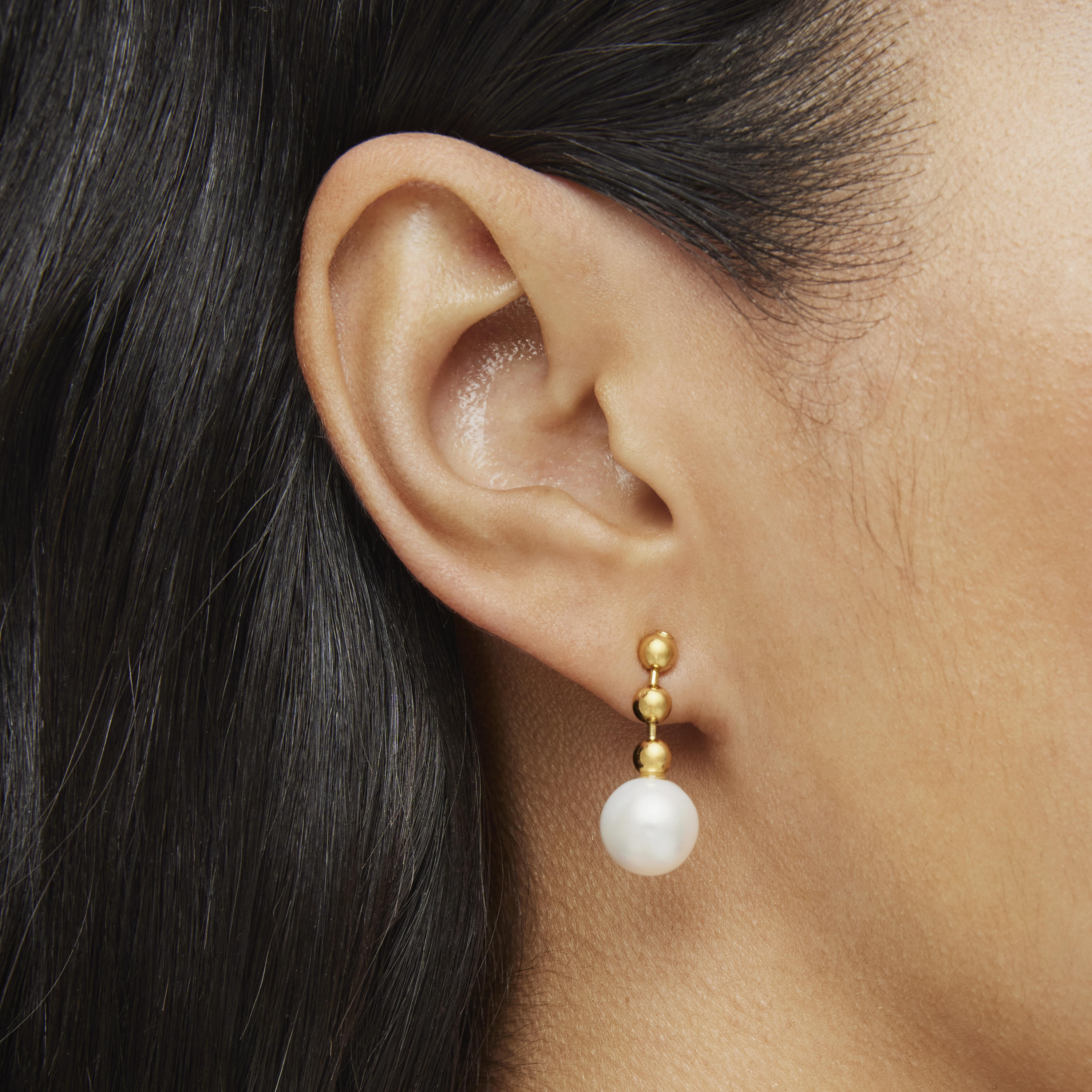 Pendientes cortos bolas con baño de oro 18 kt sobre plata y perla Gloss