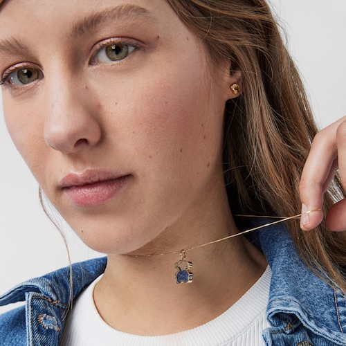 Gold Areia Pendant with blue sapphire