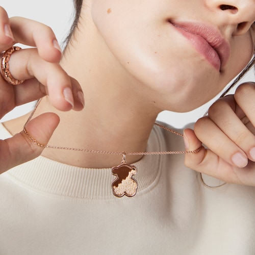 Dije Areia con baño de oro rosa 18 kt sobre plata y perlas