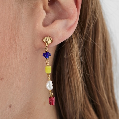 Aretes largos Oceaan con ba&ntilde;o de oro 18 kt sobre plata y glass multicolor