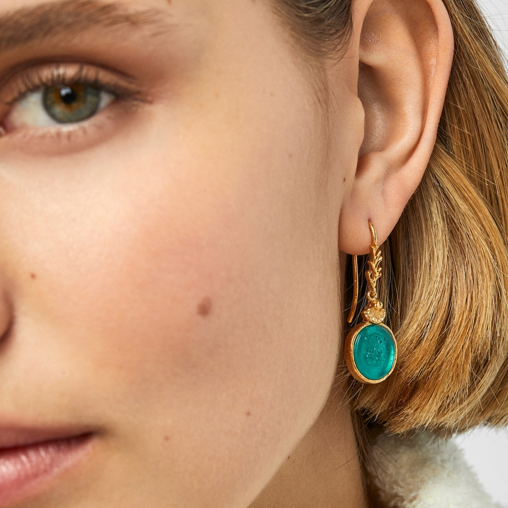 Pendientes camafeo con ba&ntilde;o de oro 18 kt sobre plata y glass verde Oceaan Color