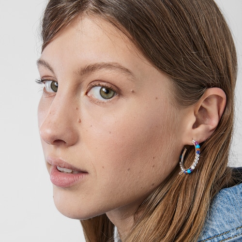 Brincos de argola Oceaan Color em prata com p&eacute;rolas e pedras preciosas