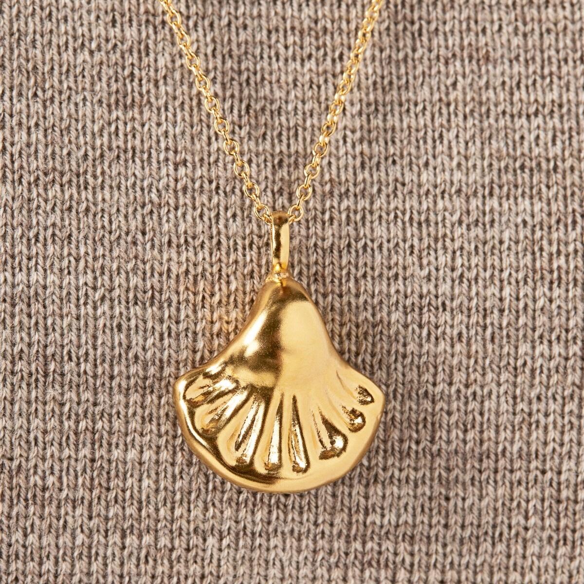 Small silver vermeil Oceaan shell Pendant