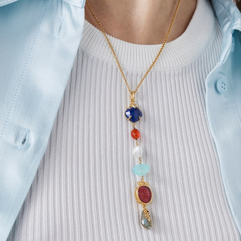 Silver vermeil Oceaan Color cameo Pendant with pink glass and gemstones