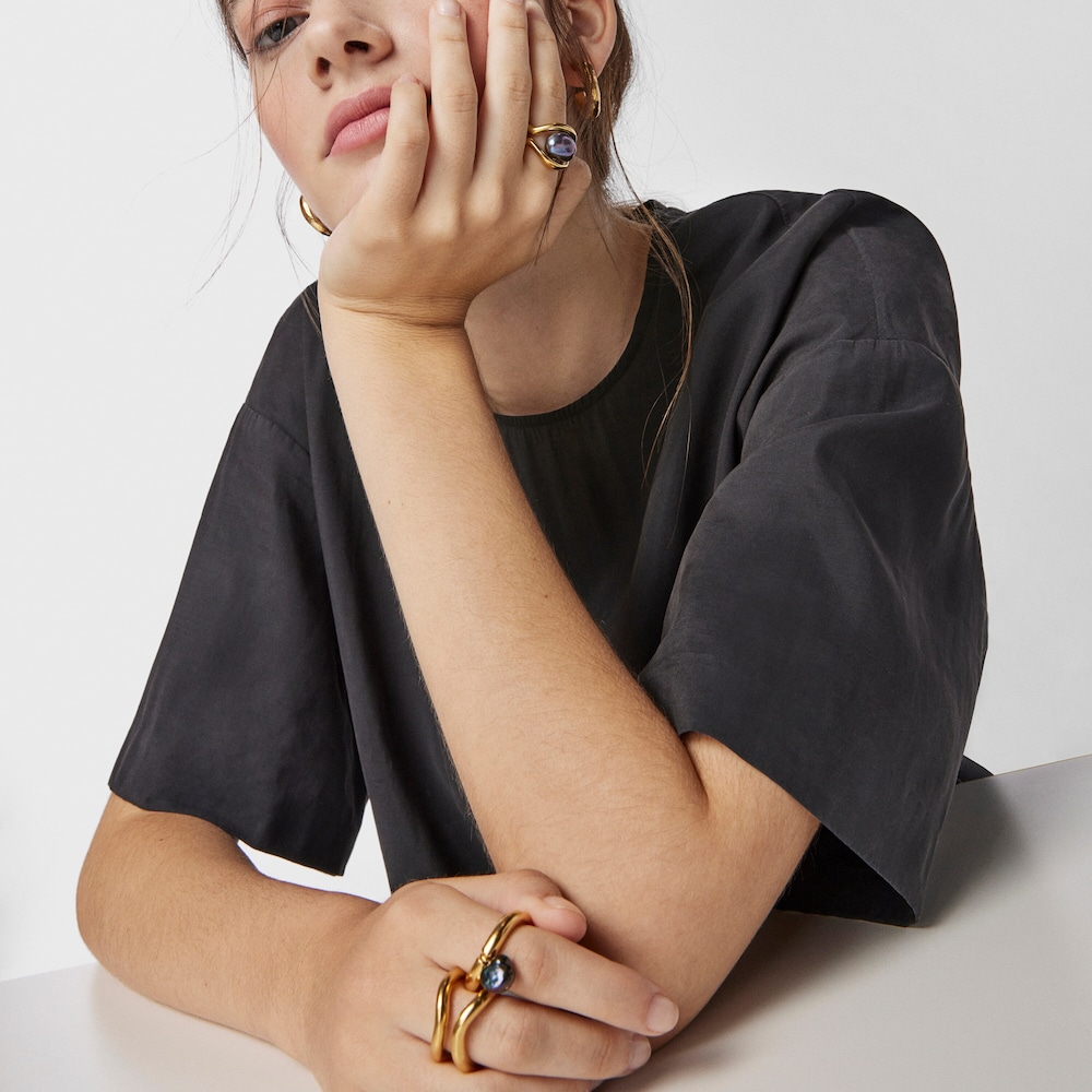 Anillo doble con ba&ntilde;o de oro 18 kt sobre plata y perla gris Hav