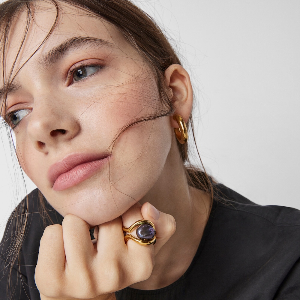 Anillo doble con ba&ntilde;o de oro 18 kt sobre plata y perla gris Hav