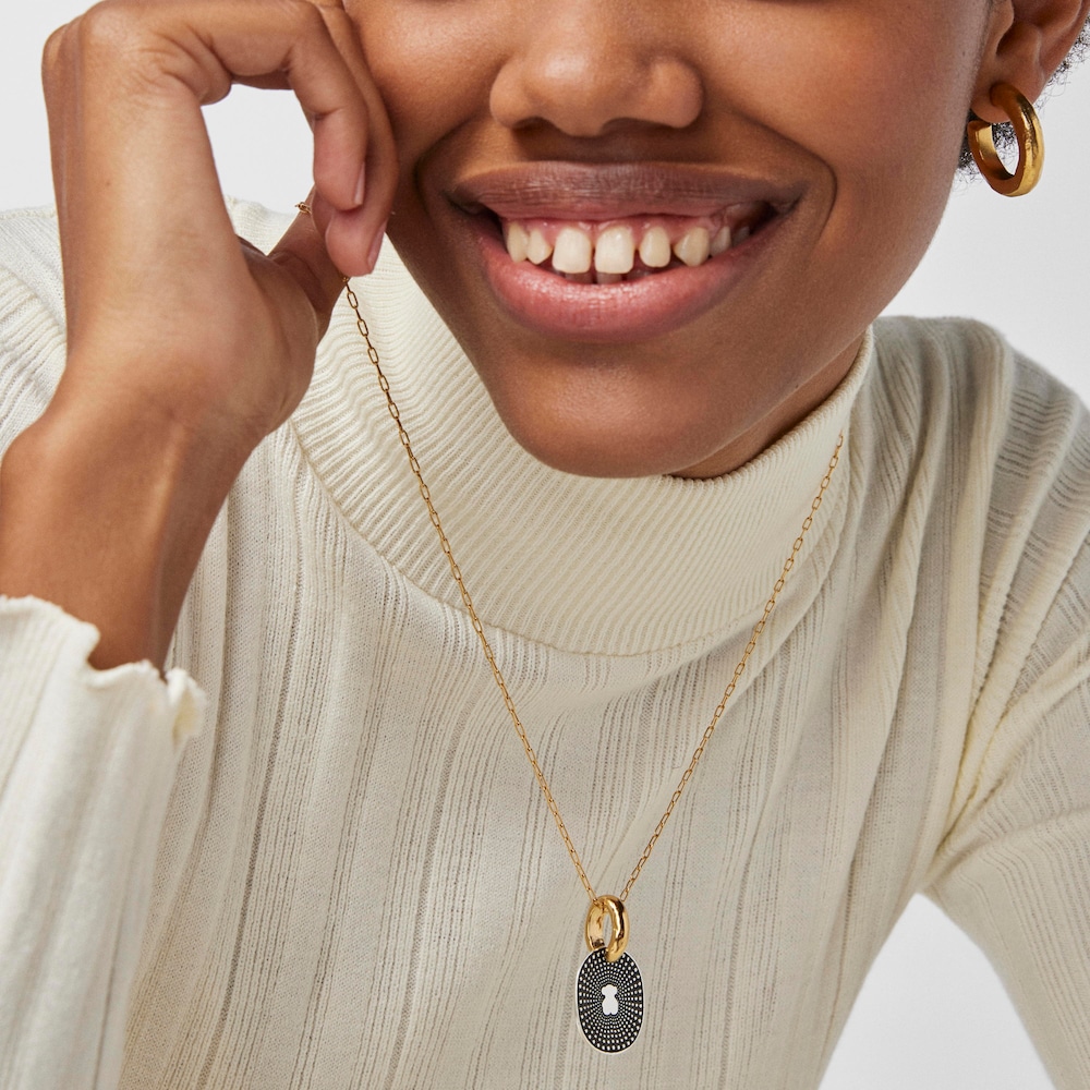 Tous Oursin &ndash; Př&iacute;věsek ze žlut&eacute;ho stř&iacute;bra Vermeil a tmav&eacute;ho stř&iacute;bra s emailem