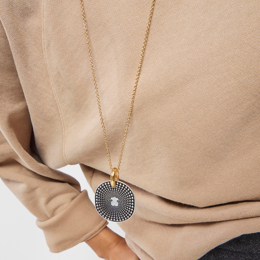 Tous Oursin &ndash; Př&iacute;věsek ze žlut&eacute;ho stř&iacute;bra Vermeil a tmav&eacute;ho stř&iacute;bra s emailem