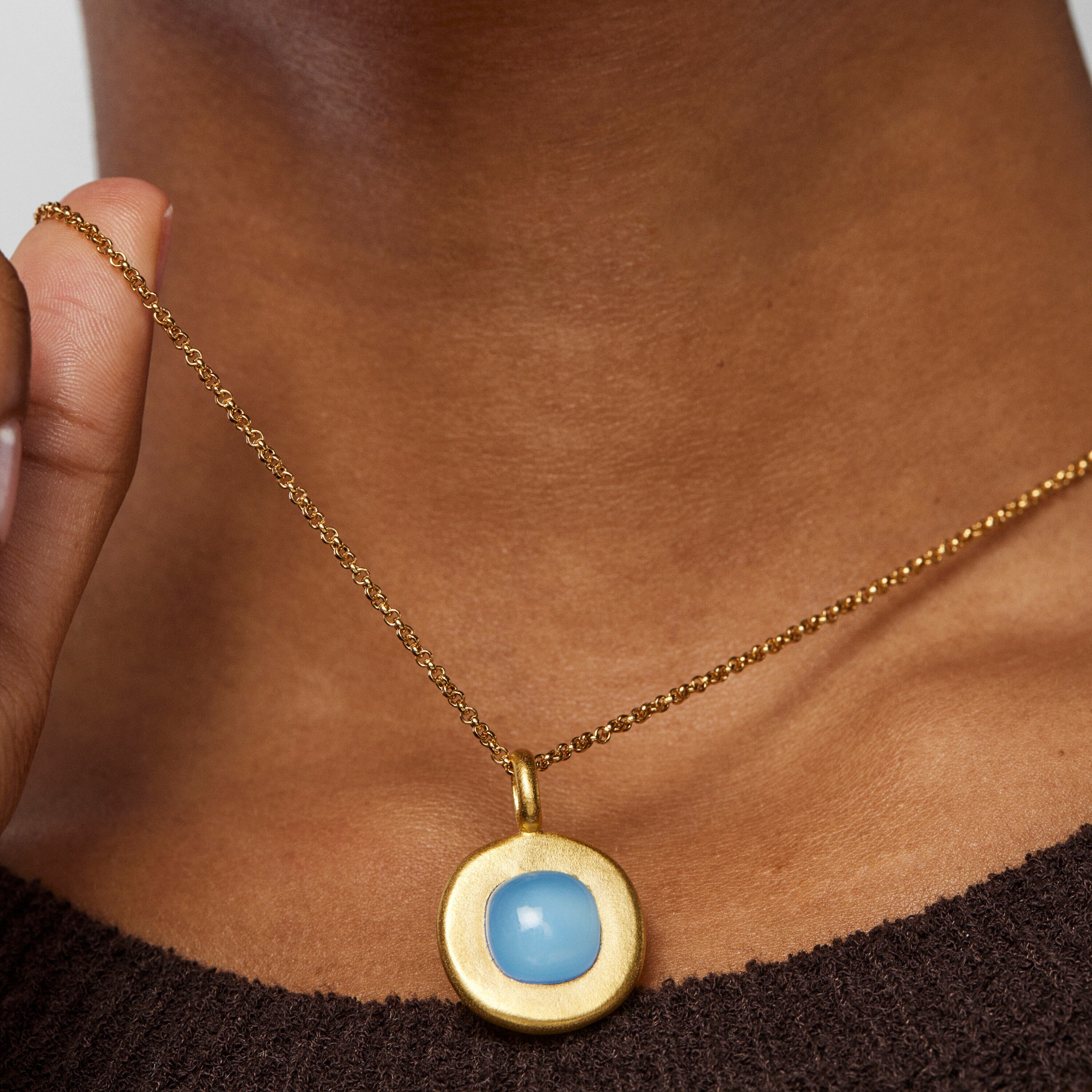 Silver vermeil Nattfall Pendant with chalcedony