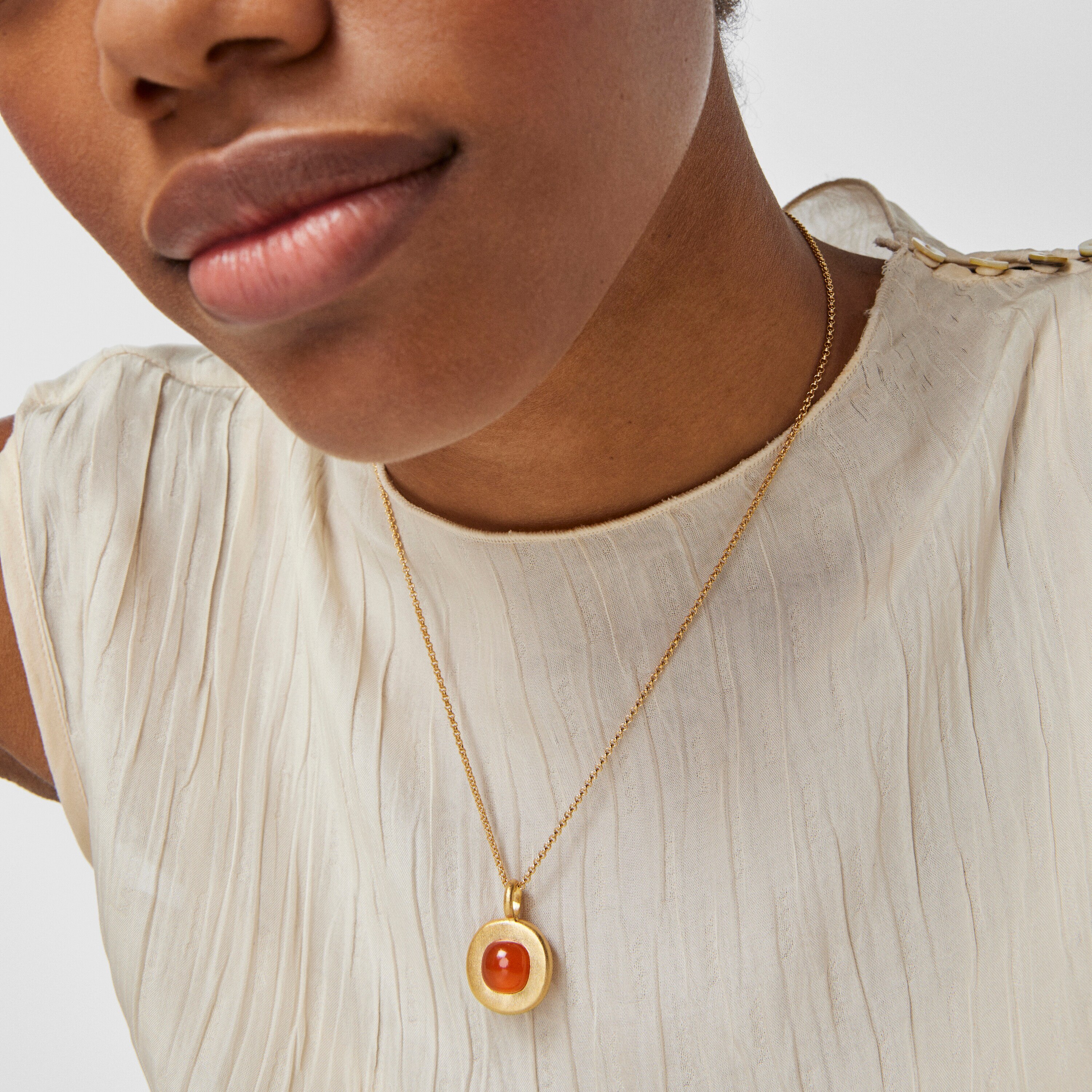 Silver vermeil Nattfall Pendant with carnelian