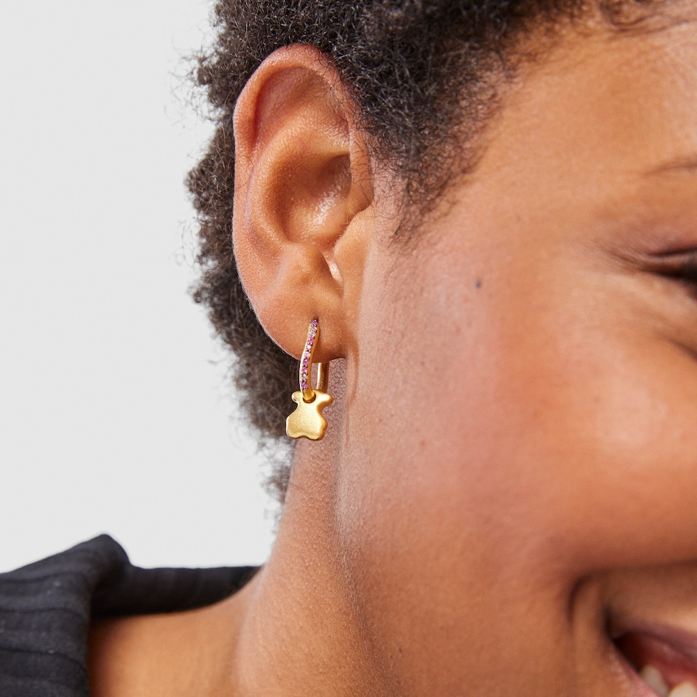Aretes oso con ba&ntilde;o de oro 18 kt sobre plata y zafiros Luah