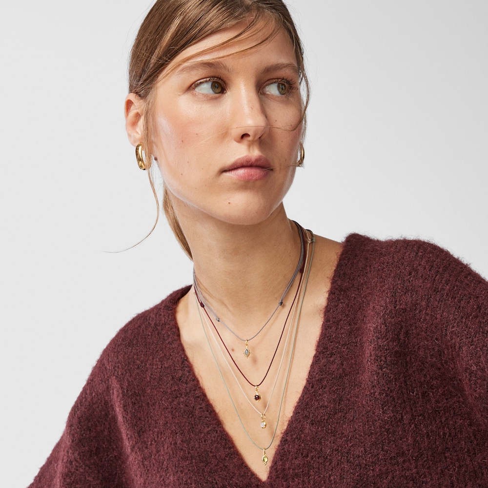 Collar Magic Nature con rub&iacute; y cord&oacute;n granate