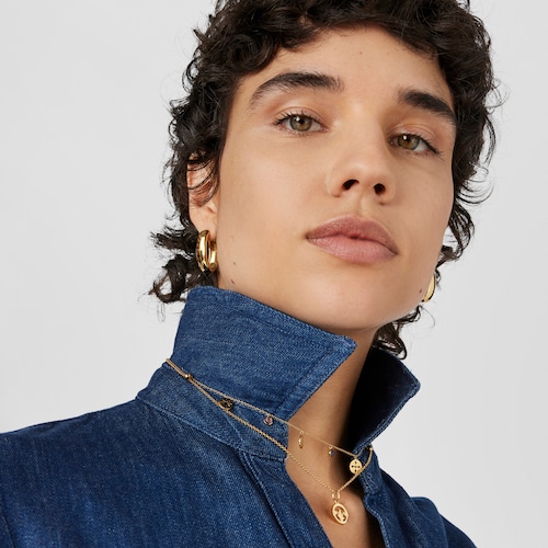 Medalla flor de lis con baño de oro 18 kt sobre plata Tamara Falcó X TOUS