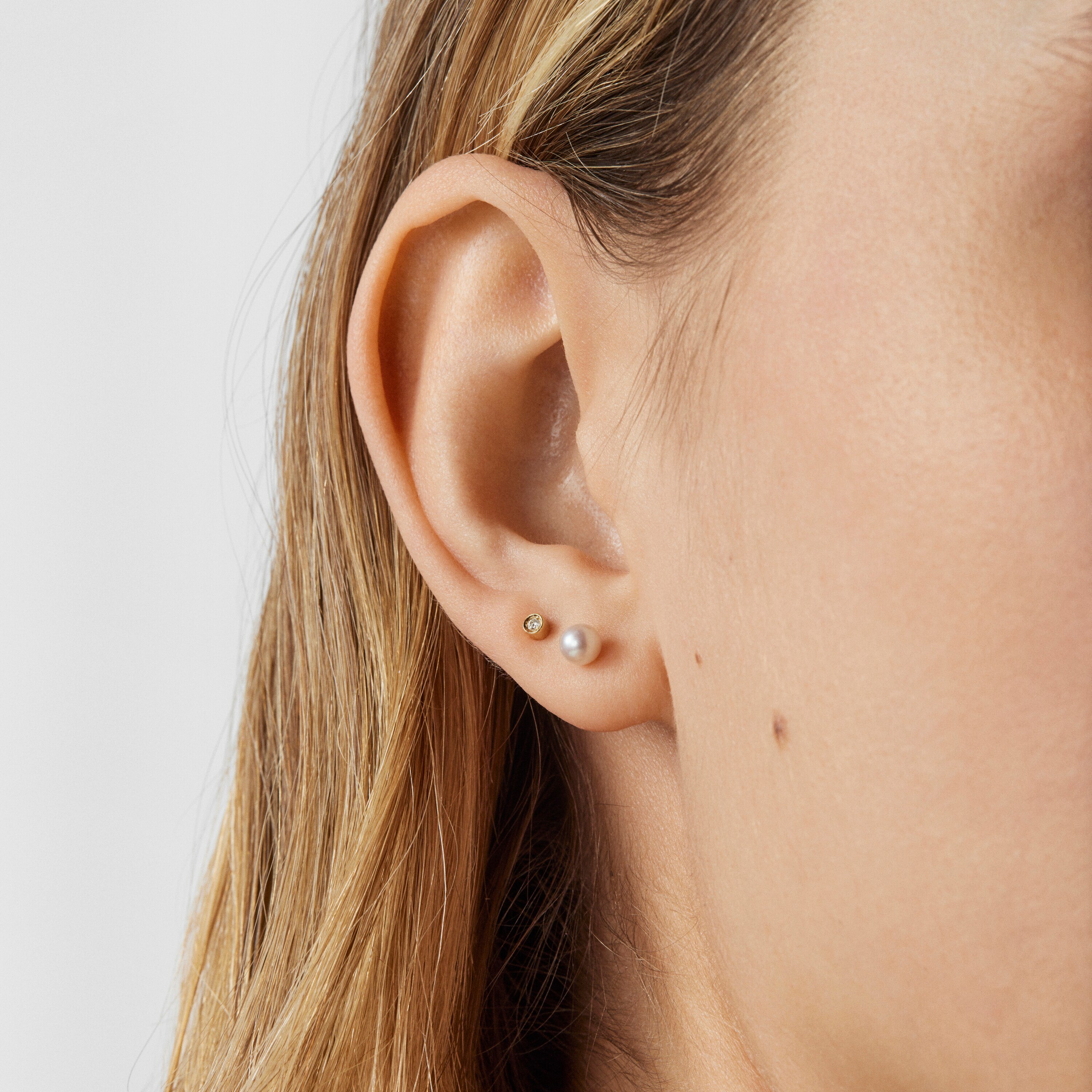 Pack of 18K solid gold TOUS Pearl ear Piercings with diamond and pearl