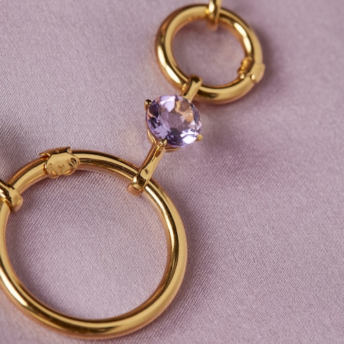 Colgante pequeño con baño de oro 18 kt sobre plata y amatista Hold