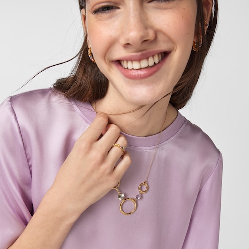 Colgante pequeño con baño de oro 18 kt sobre plata y amatista Hold