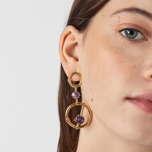 Colgante grande con baño de oro 18 kt sobre plata y amatista Hold