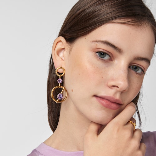 Colgante grande con baño de oro 18 kt sobre plata y amatista Hold