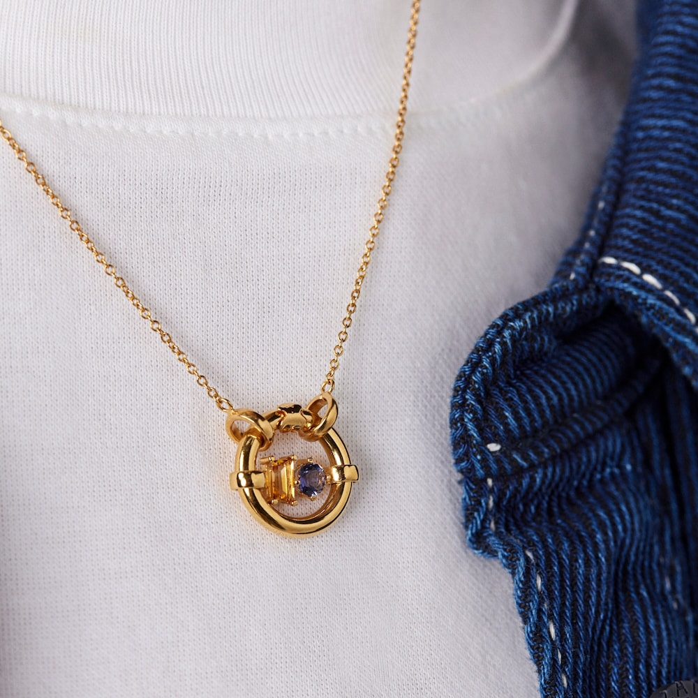 Colgante con ba&ntilde;o de oro 18 kt sobre plata y iolita y citrino Hold