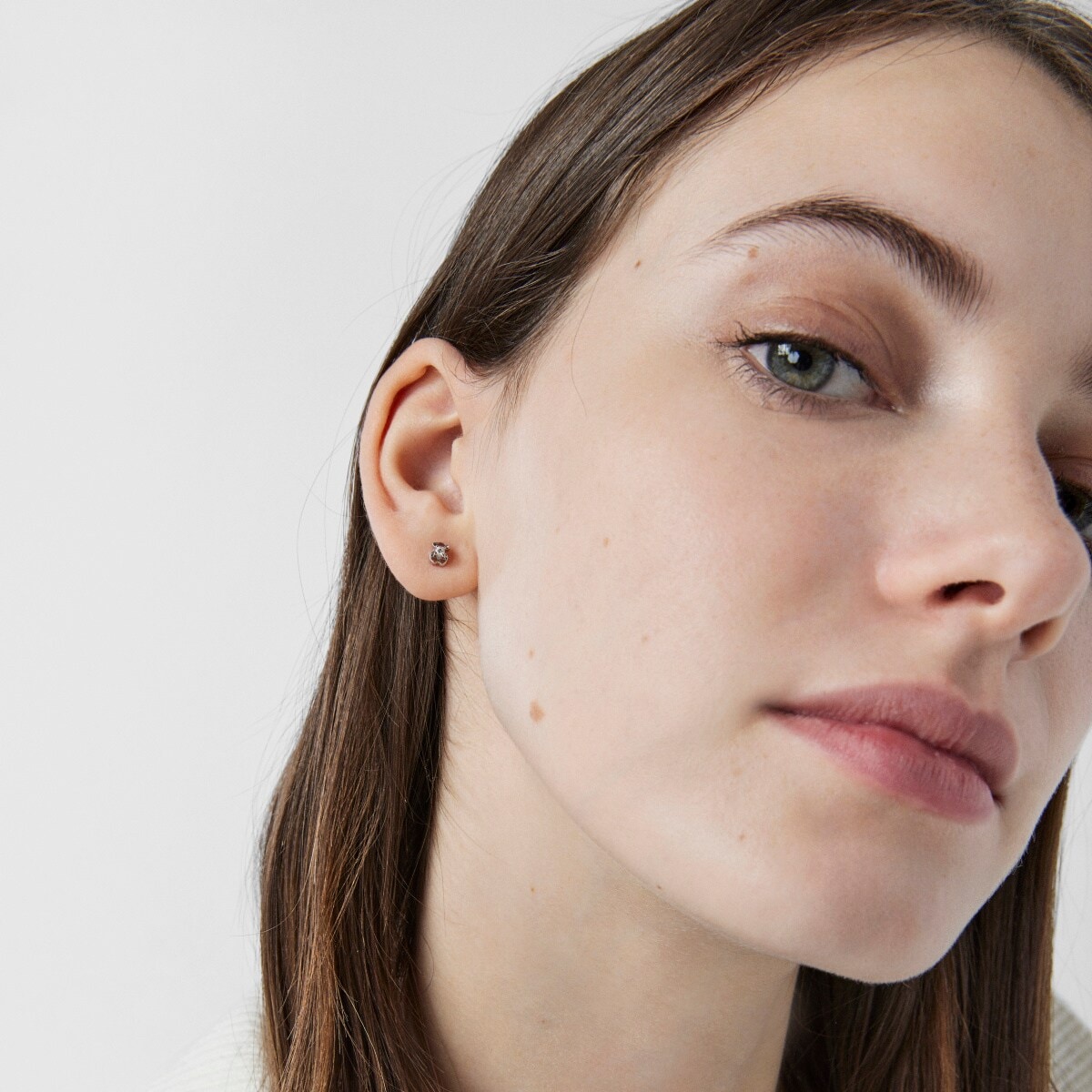 White gold Silueta earrings with diamonds