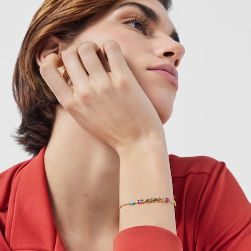 Tous Mama &ndash; N&aacute;ramek ze žlut&eacute;ho stř&iacute;bra s rub&iacute;nem, tyrkysem, peridotem a ametystem