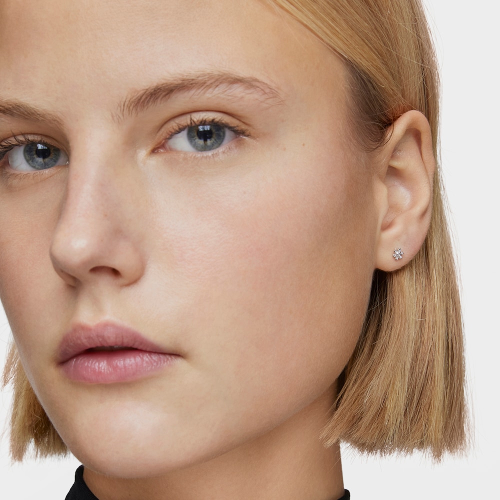 Pendientes de flores bot&oacute;n de oro blanco y diamantes Puppies